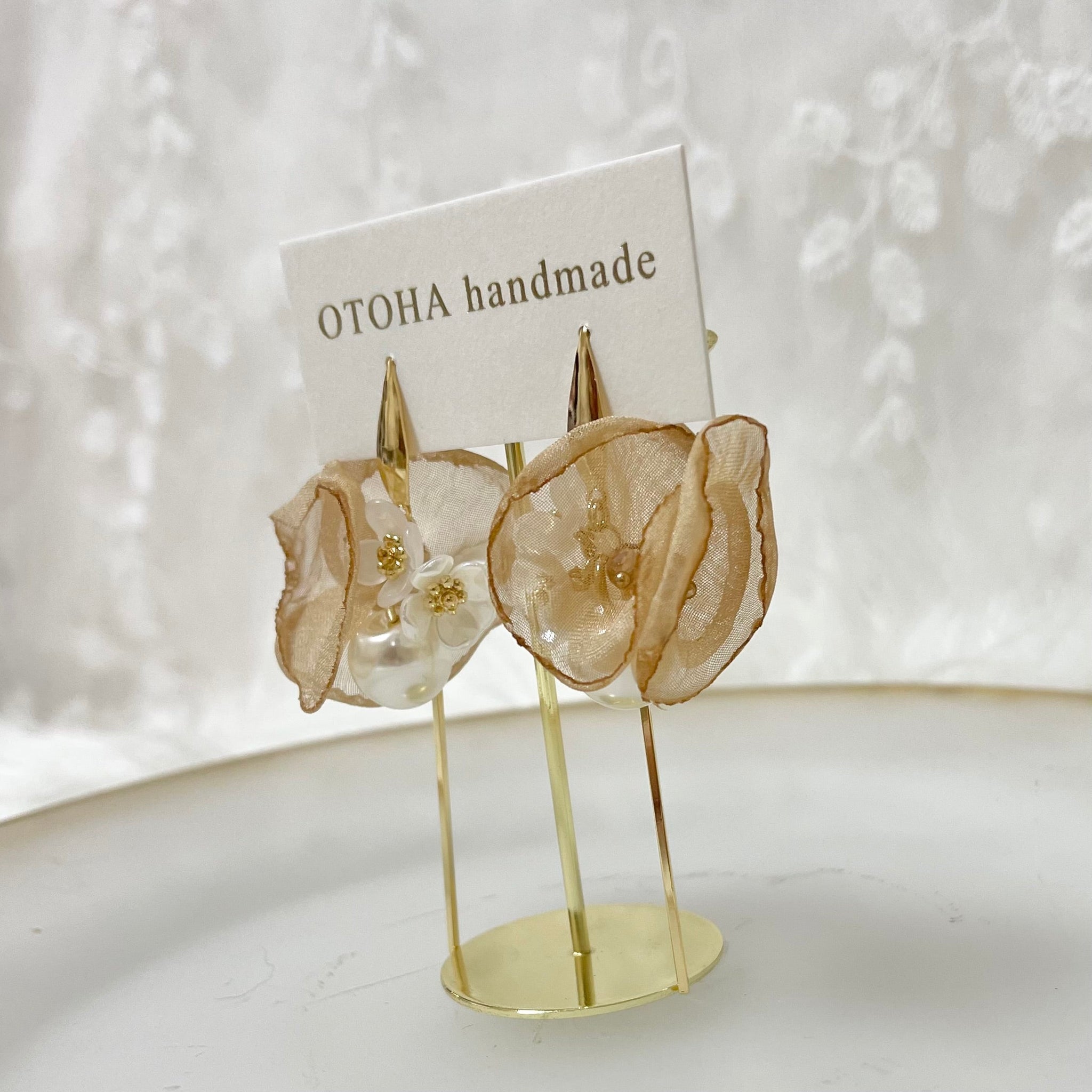 シフォンフラワー(ライトブラウン)ピアス/イヤリング｜OTOHA handmade 