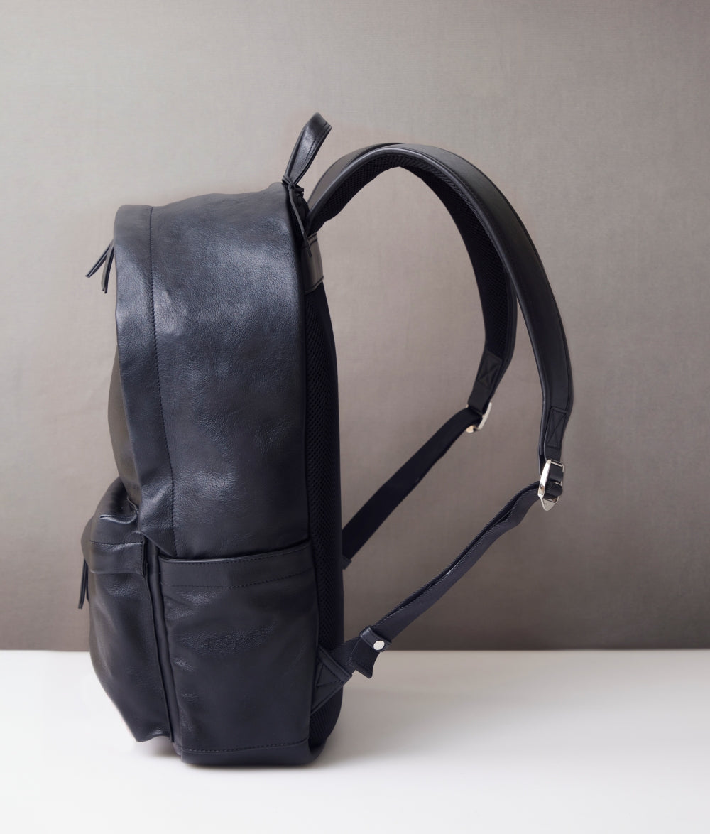 雑誌掲載商品】防水レザー デイパックM｜leather laboratory（ レザー
