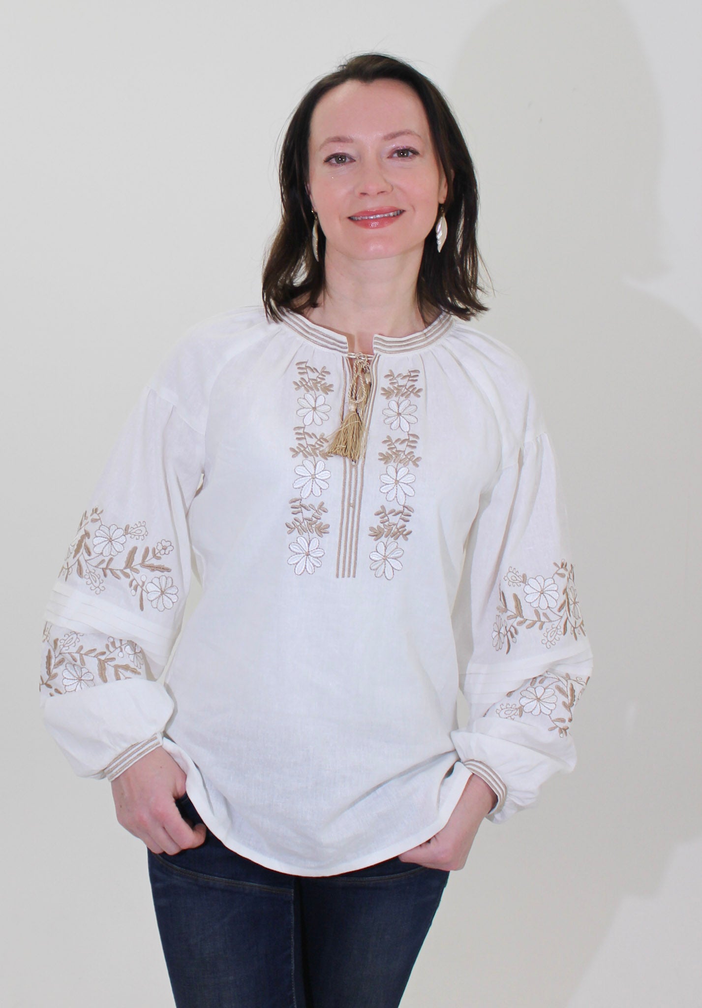 刺繍入りブラウス｜Ukrainian Embroidery Wear ”Mavka”（ウクライナシシュウノアパレル　マウカ）