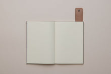 画像をギャラリービューアに読み込む, Hardcover Notebook / Natural +Leather storaps｜ANTORA（アントラ）
