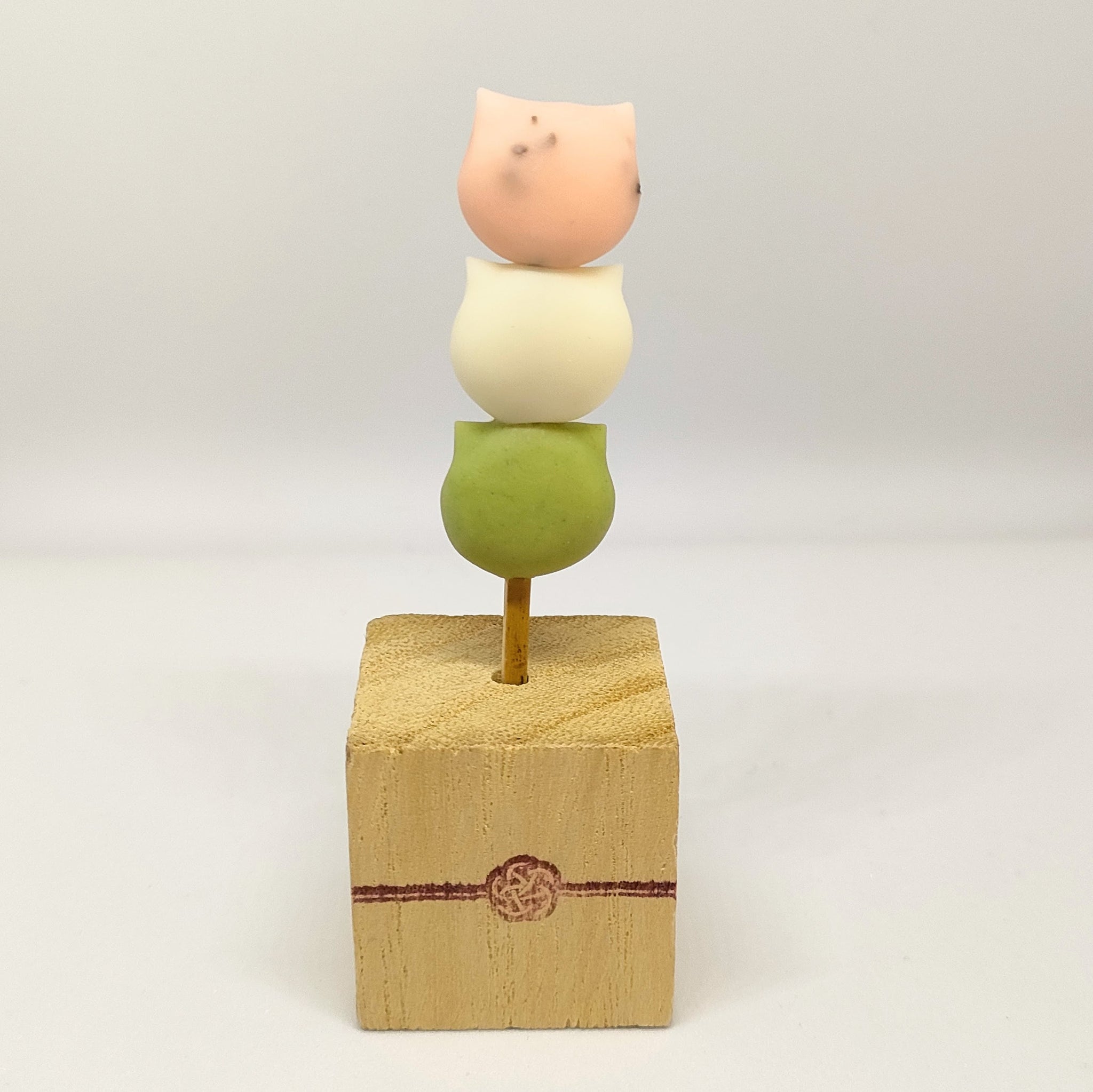 ねこ団子のブローチ｜ねこどんぶり – CHOOSEBASE SHIBUYA